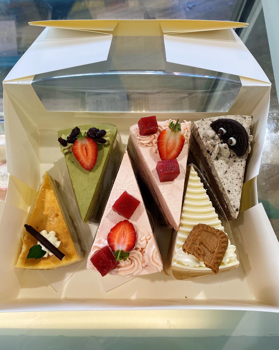 Desserts Near Me (SugarRush Bakery) Dining Tas